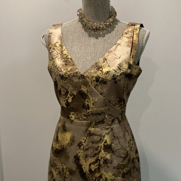 Tahari Gold METALLIC ABSTRACT SLEEVELESS SHEATH DRESS - Picture 4 of 16